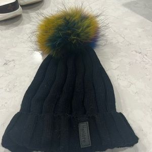 Maniere single pompom hat